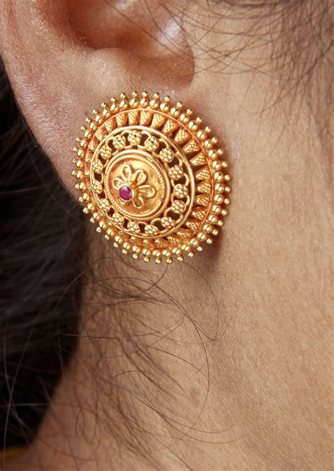 Women's Gold Earrings .